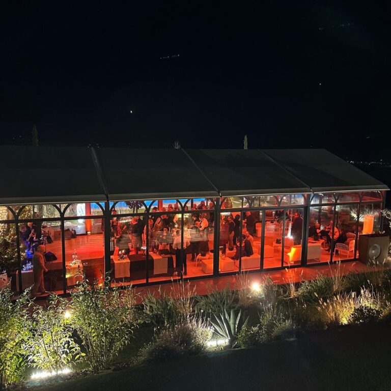 Design, luce e panorama: come l’atmosfera de L’Altra Luna cambia la percezione di un evento